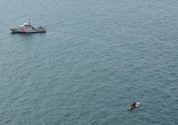 4 migrants interceptés à bord d'un petit bateau au large de Calais.