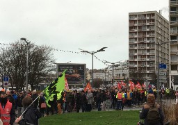 Moins de 2000 manifestants à Boulogne sur mer.