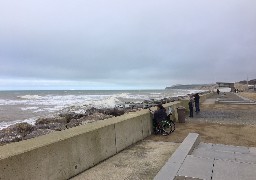 De nombreux curieux sur la digue de Wissant pour admirer les grandes marées!