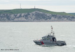 Sauvetage d'une embarcation de 15 migrants au large de Boulogne-sur-Mer samedi matin.