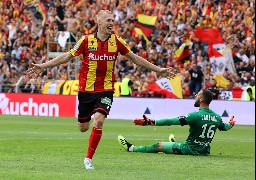 Football : Lens retrouve la Ligue 1, Lille jouera l'Europa League et Amiens est relégué en Ligue 2