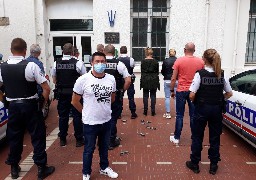 Boulogne / Le Touquet : les policiers jettent leurs menottes