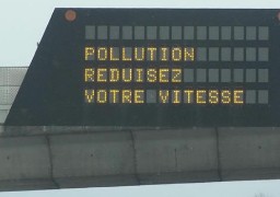 Pollution atmosphérique: l'obligation de réduire sa vitesse prolongée jusqu'à jeudi