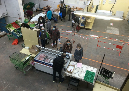 A Boulogne sur mer, les restos du cœur doivent rassurer les bénéficiaires inquiets face à la COVID.