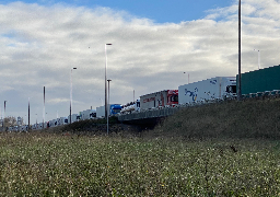 Les routes du calaisis saturées de poids-lourds, une retenue sur l’A16 est même signalée depuis la frontière belge