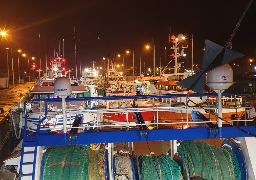 Boulogne: les pêcheurs ont bloqué le port pour dénoncer la surexploitation des navires hollandais