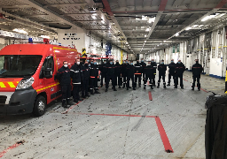 25 sapeurs pompiers et infirmiers du Pas-de-Calais partis à Douvres pour faire les tests aux routiers