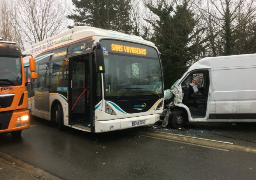 4 blessés dans un accident entre une camionnette, un bus et un piéton lundi matin à Outreau…