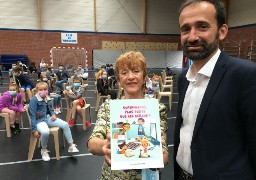 650 enfants de Wimereux ont reçu le livre « Super-Héros, plus forts que les écrans. »