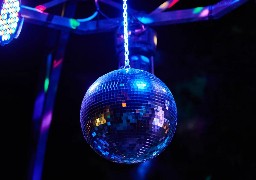 Les fêtards pourront de nouveau sortir en discothèque à partir du 9 juillet et sans porter le masque