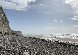 Le corps d'un homme découvert au pied des falaises à Escalles