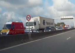 Saint-Léonard : une voiture et un poids-lourd se percutent sur la rocade Sud de Boulogne