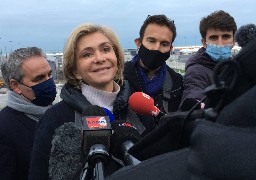 A Calais, la candidate LR, Valérie Pécresse lance un « Beware » à Boris Johnson. 