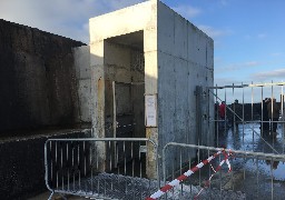 Un portique filtre les entrées sur la digue Carnot à Le Portel.