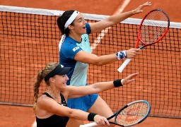 Mladenovic et Garcia remportent le double dames à Roland-Garros.