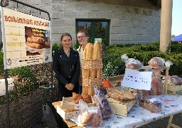 Belle initiative de deux adolescentes sur le marché estival de Ferques chaque jeudi soir !