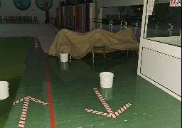 A Boulogne-sur-Mer, la salle de gymnastique Hernout occupée par le Réveil encore inondée.