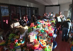 Le bus de Noël de Marinéo a encore battu des records pour la collecte de jouets... 