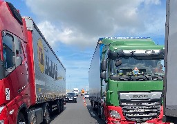 Calais: perturbations sur la rocade après un accrochage entre trois camions