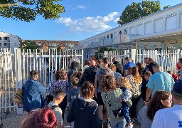 La rentrée des classes : lundi matin, parents et enfants ont retrouvé le chemin des écoles...