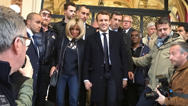 Le couple présidentiel rend hommage à Léonce Deprez