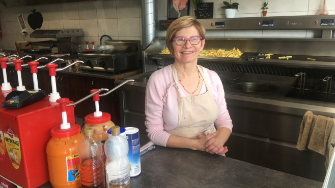 Hesdin: après l'incendie de sa friterie il y a 1 an, Christine a de nouveau la patate !