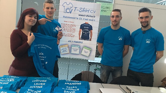 De jeunes Etaplois ont créé un nouveau concept de CV : le tshirt CV !