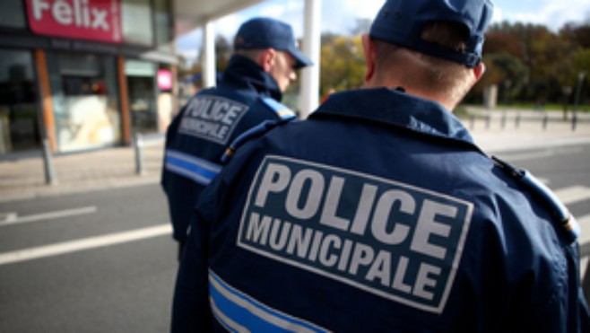 Dunkerque : un homme étrangle un policier municipal et tente de foncer sur l'équipage