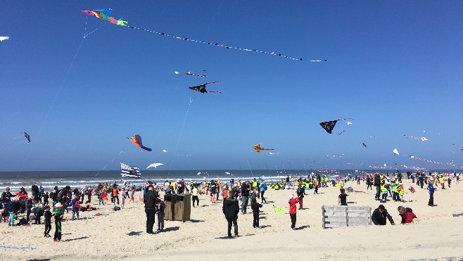 Berck : près de 3000 enfants ont profité du beau spectacle des Cerfs Volants ce lundi 