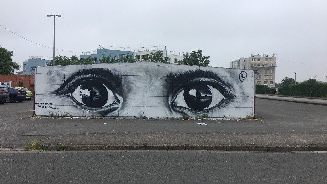 Le graffeur KMU a encore frappé à Calais!