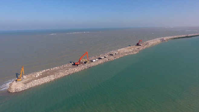 Calais Port 2015 : 45 hectares de terres gagnées sur la mer !