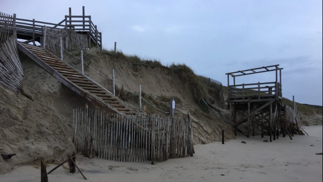 Oye-plage : l'escalier de la plage des Escardines menace de s'effondrer !