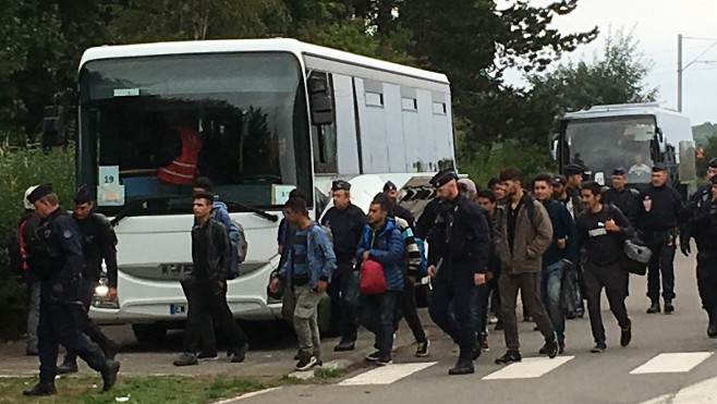 Grande-Synthe : évacuation en cours au camp de migrants