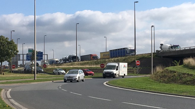 Pagaille sur l'A16 ce midi à Calais