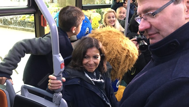 A Dunkerque, la maire de Paris, Anne Hidalgo teste les bus gratuits !