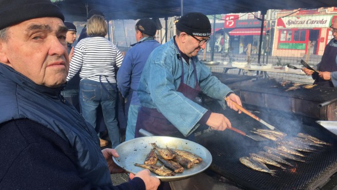 3 tonnes de Harengs-Roi ont été grillées à Etaples ce week-end…