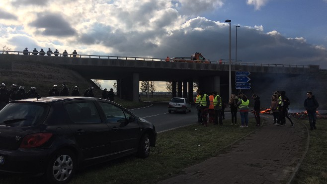 Les gilets jaunes déterminés à aller jusqu'au bout