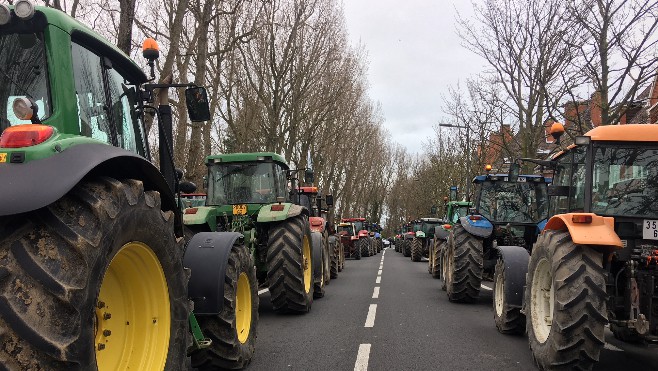 Manifestation des agriculteurs à Calais en soutien à l’un des leurs