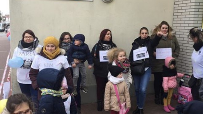 Calais: des parents de l'école Archimède protestent contre la fermeture d'une classe