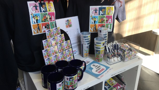 Pour le carnaval, la nouvelle collection de mugs, stylos et sweets est sortie !