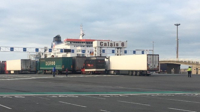 Calais : des migrants ont réussi à monter à bord d'un ferry samedi soir