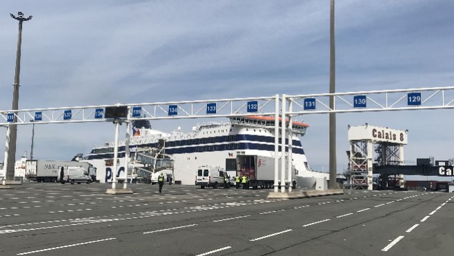 Le trafic transmanche interrompu au port de Calais ce jeudi matin 