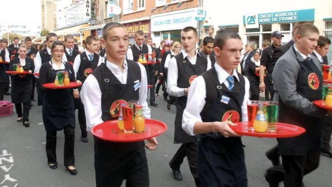 J-3 avant la Marche des serveuses et garçons de café à Calais 