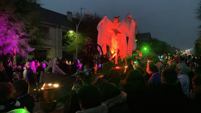 Fort-Mahon: des milliers de personnes pour le défilé d'Halloween