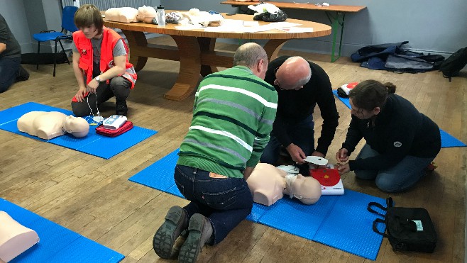 40 personnes d'associations abbevilloises formées à l'utilisation du défibrillateur