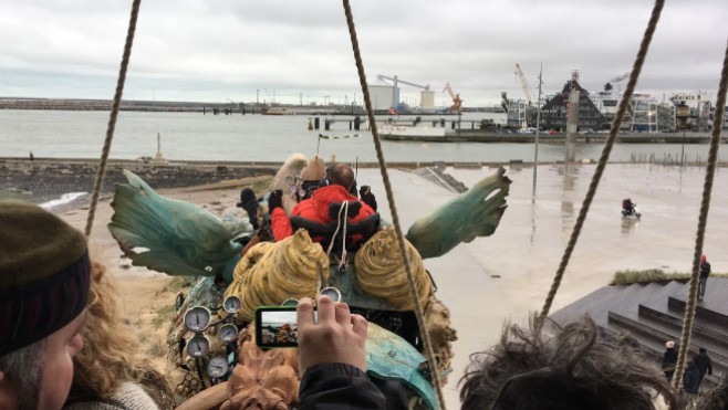 Le Dragon de Calais a embarqué ses premiers passagers.