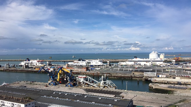 Sauvetage d’un migrant en mer à 500 mètres du port de Calais 