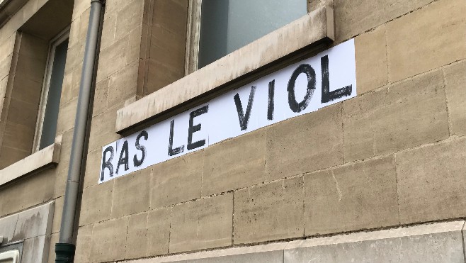 Des phrases chocs contre les violences faites aux femmes placardées dans Abbeville