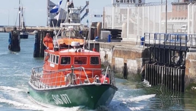 Leur embarcation tombe en panne, 4 migrants secourus par la SNSM au large de Calais  