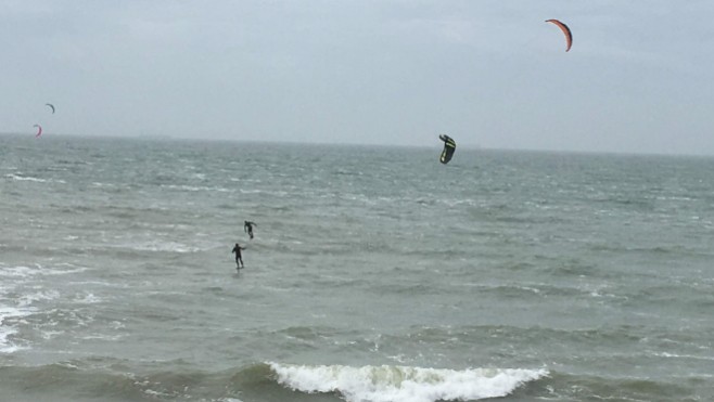 A Berck sur mer, un kitesurfeur de 16 ans chute lourdement sur la plage !